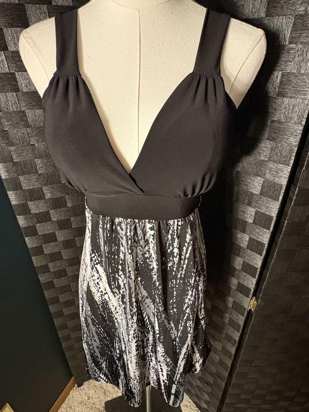 Y2K Black & White V-Neck Sleeveless Mini Dress